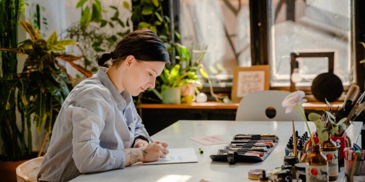 El empleo formal de la mujer, del arte y del turismo