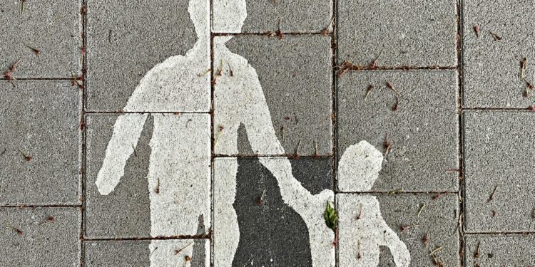 Hijos de crianza y pensión: cuando el amor también genera derechos